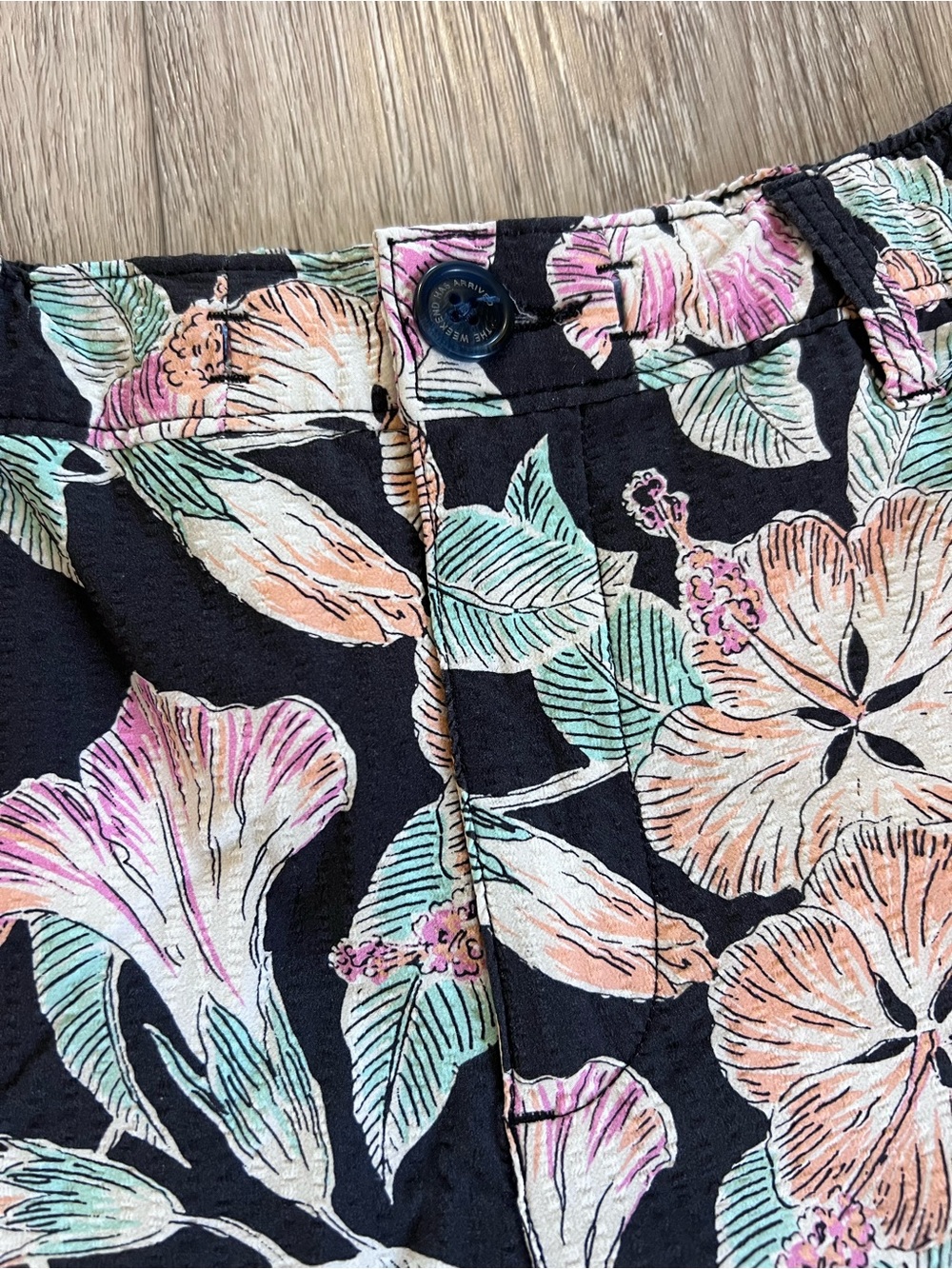 chubbies Black Floral Print Men’s Shorts - Picture 2 of 10